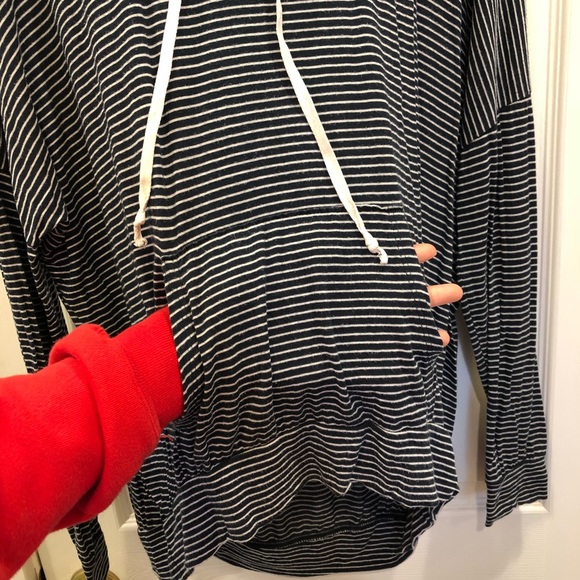 Brandy Melville Layla Hoodie - Picture 4 of 6